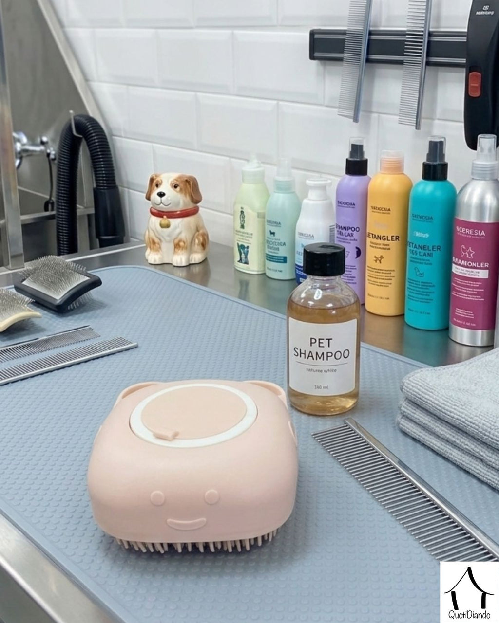 Spugna Massaggiante in Silicone per Cani – Dispenser per Shampoo Integrato